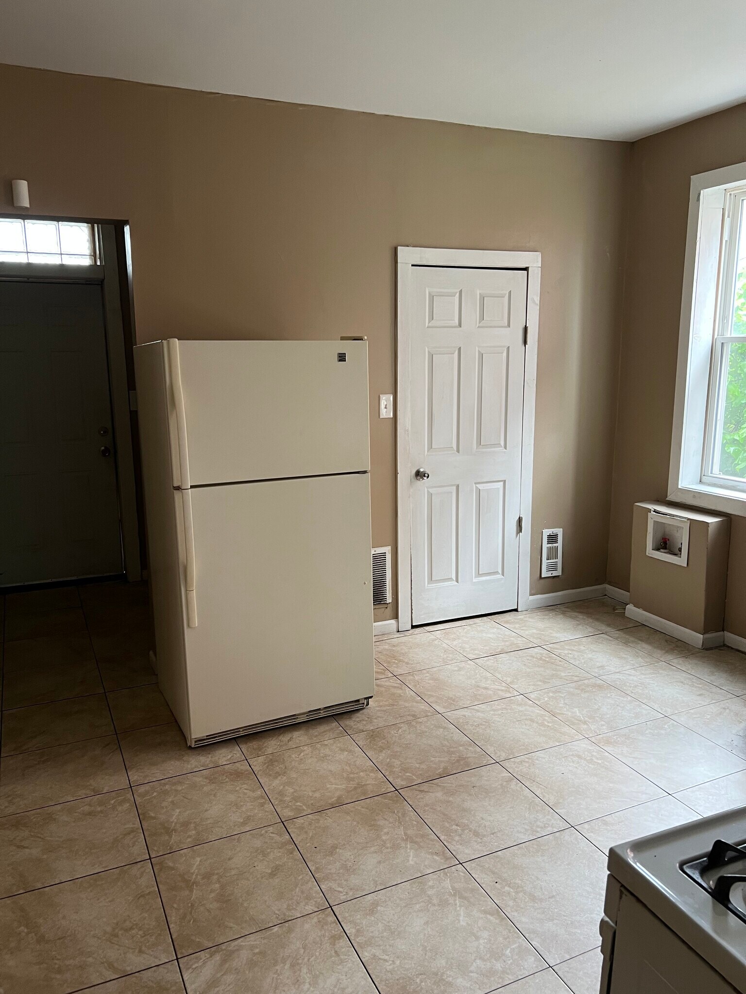 Kitchen - 5625 S Princeton Ave