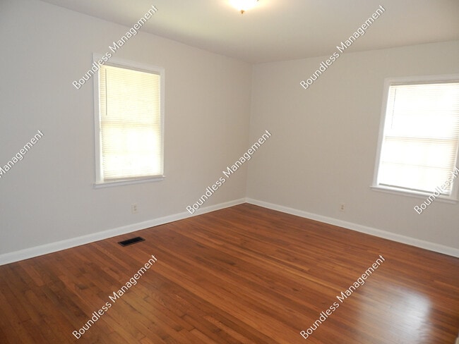 Building Photo - 392 Cairo St NW