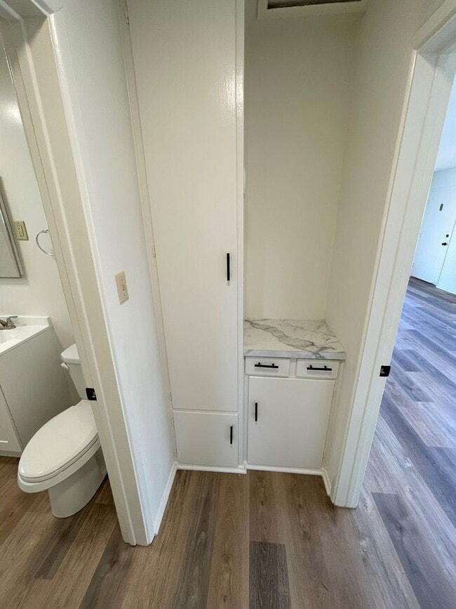 Building Photo - 222