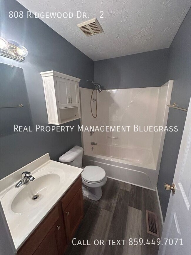 Building Photo - 808 Ridgewood Dr