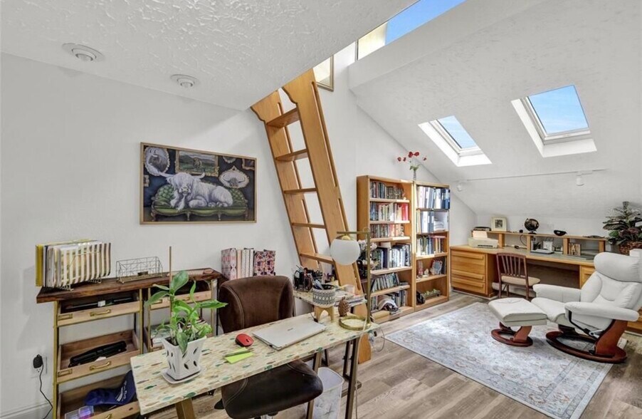 Building Photo - 25188 Marion Ave