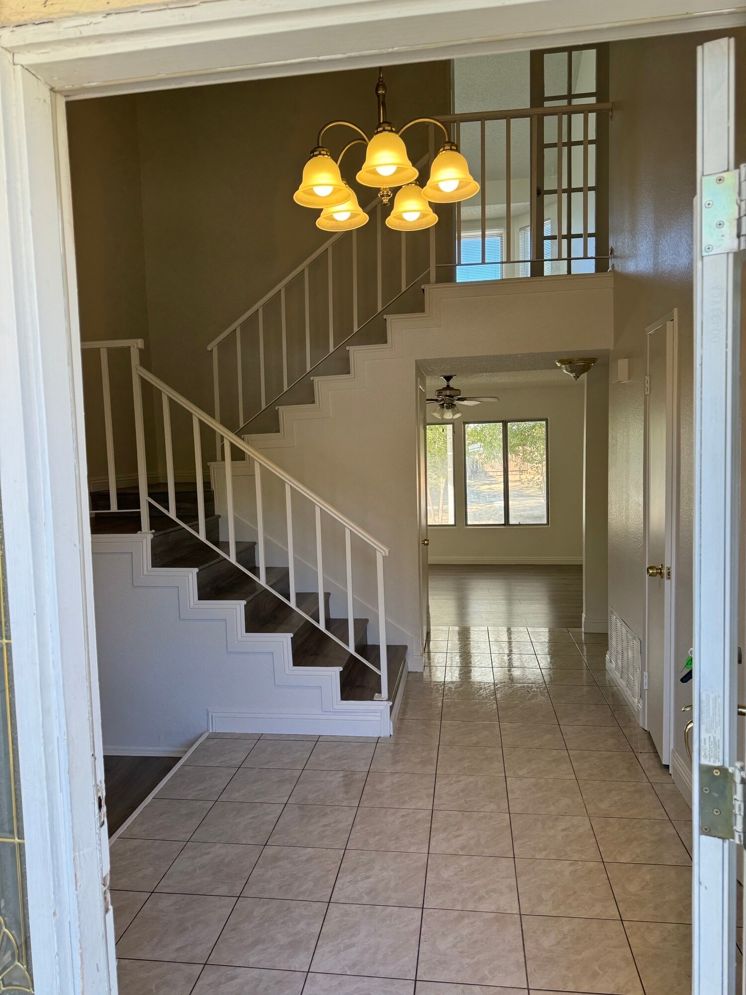 Building Photo - 37413 Norwich Dr