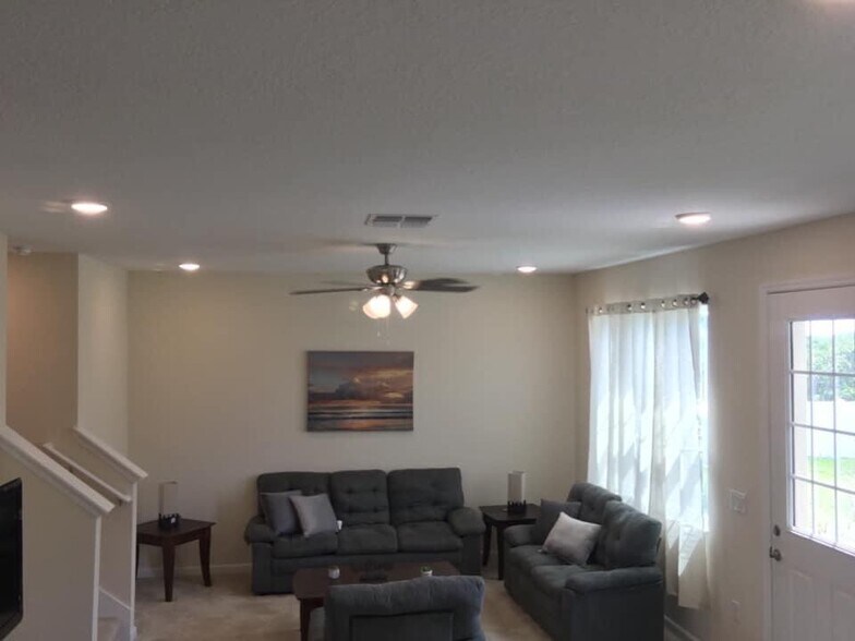 Building Photo - 112 Holly Village Dr