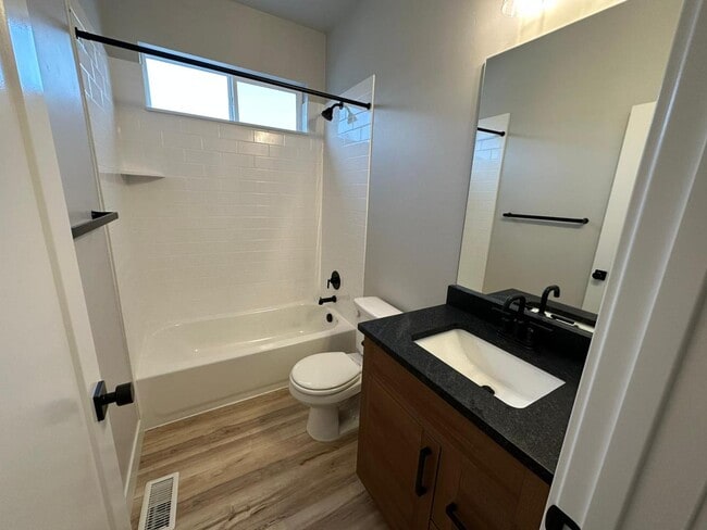 Building Photo - 12307 Eovaldi Ave