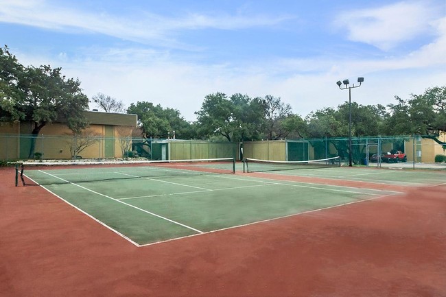 HAVE FUN AT OUR TENNIS COURT - Avistar at Wood Hollow