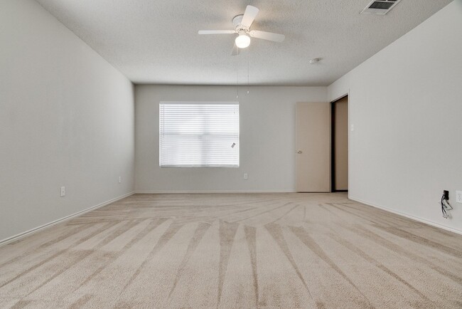Building Photo - 8211 Leaning Oak Ct