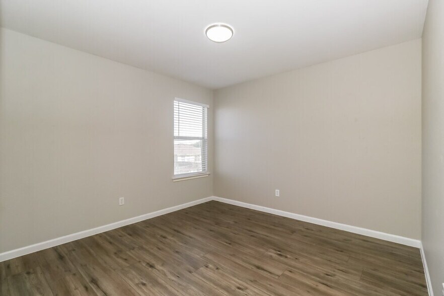 Building Photo - 208 Rinehardt St