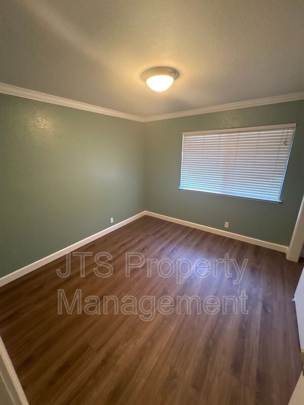 Building Photo - 5140 Linda Lou Dr