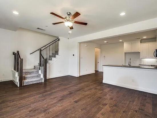 Building Photo - 7404 Alton Dr