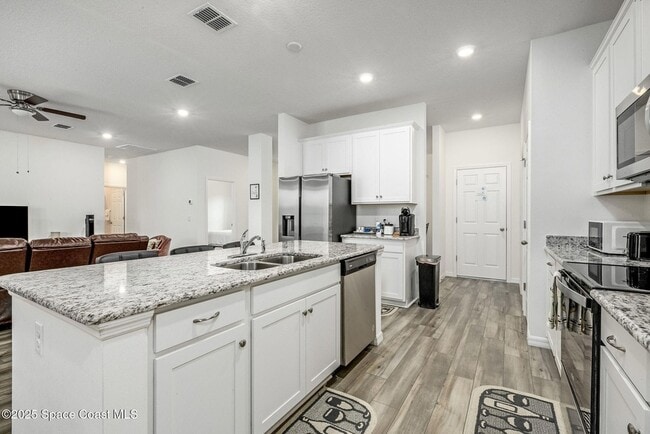 Building Photo - 1717 Dalroy St NW