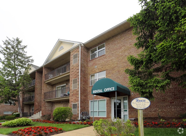 Leasing Office - Cavalier Court