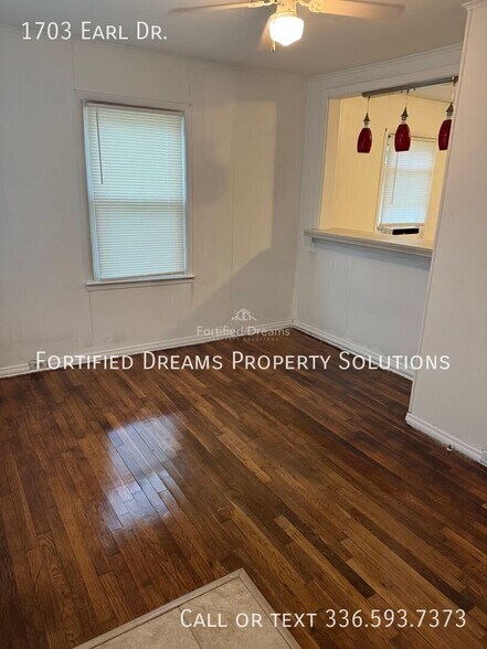 Building Photo - 1703 Earl Dr