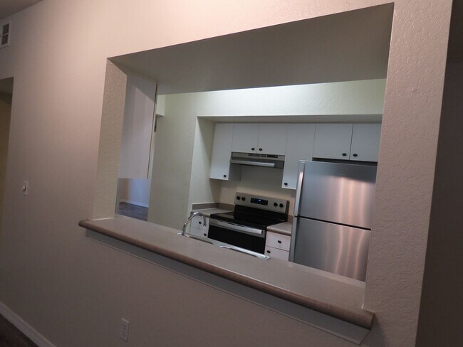 Building Photo - Orlando Park Central Gated Resort Style Co...