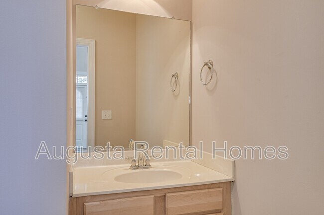 Building Photo - 200 Kline St NW