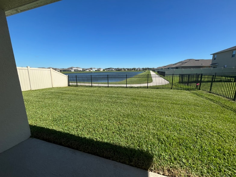 Building Photo - 3945 Angola Ln