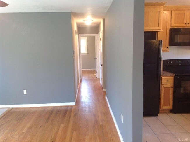 Building Photo - 1044 Ardmore Cir