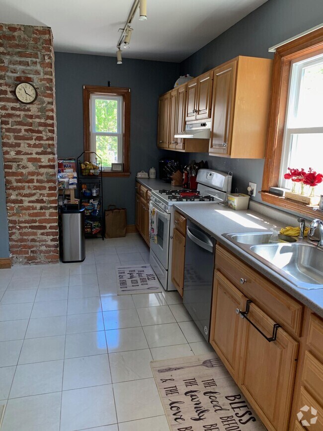 Building Photo - 163 Allston St