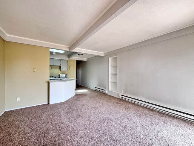 Building Photo - Cute 1 Bedroom-2nd floor Condo in Windsor