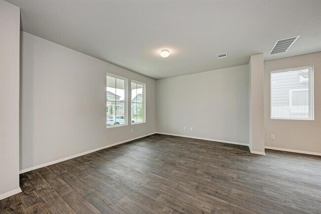 Building Photo - 158 Daylily Dr