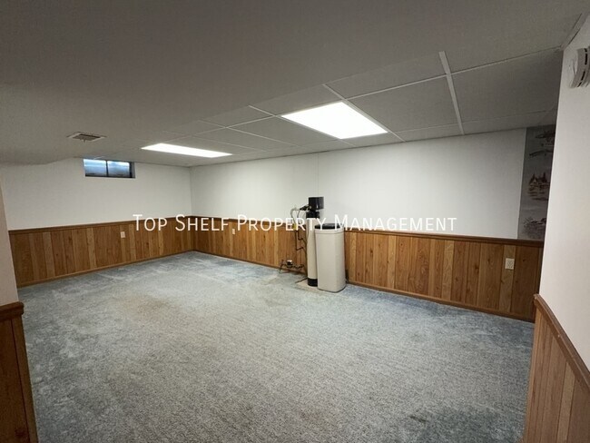 Building Photo - 2556 Grandview Ave