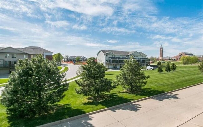 Building Photo - $1,975 | 3 Bedroom, 2.5 Bathroom Town Home | Pet Friendly* | Available for an August 1st, 2026 Mo...