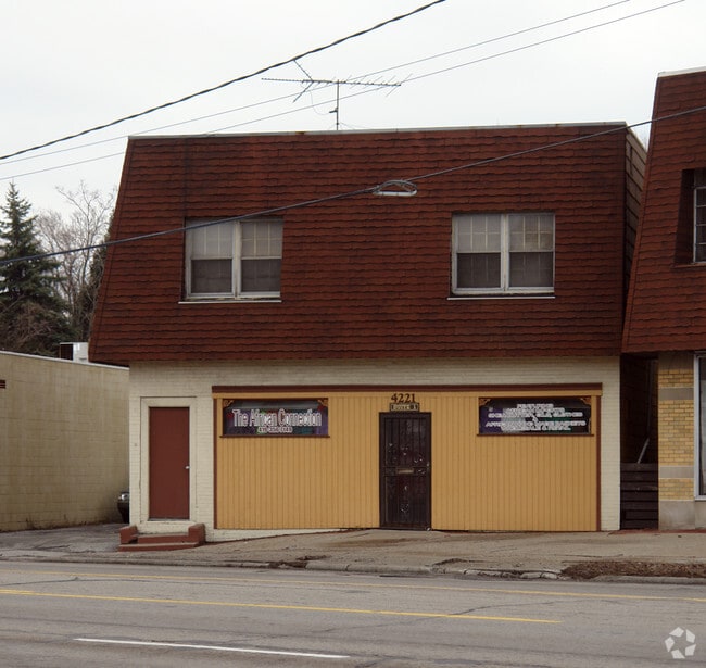 Building Photo - 4221-4225 Monroe St