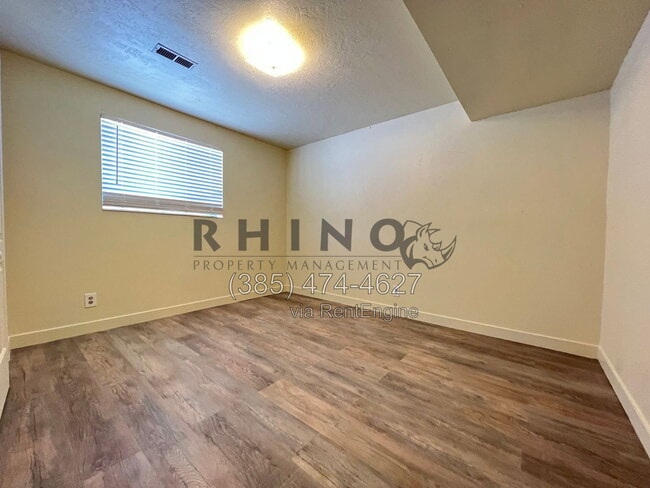 Building Photo - 778 E Enchanted Dr