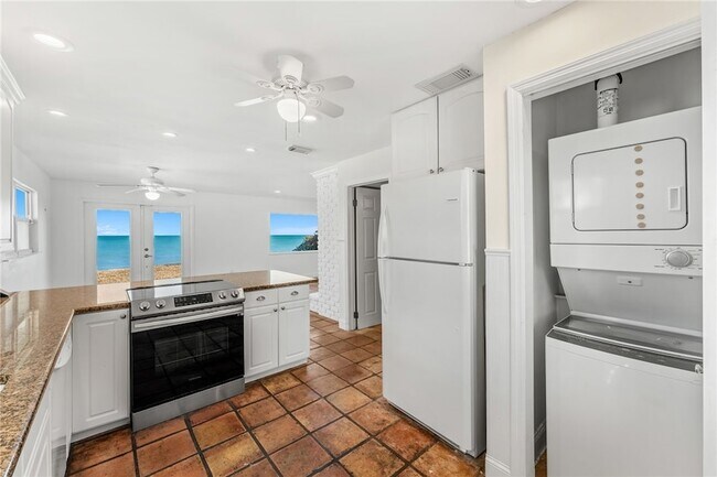 Building Photo - 9556 Doubloon Dr