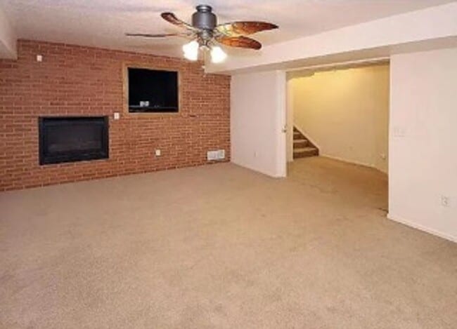 Building Photo - Multi Level Home with Fabulous Mountain Vi...