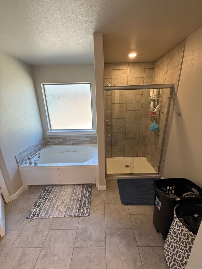 Building Photo - 3/2/2 in West Lubbock!