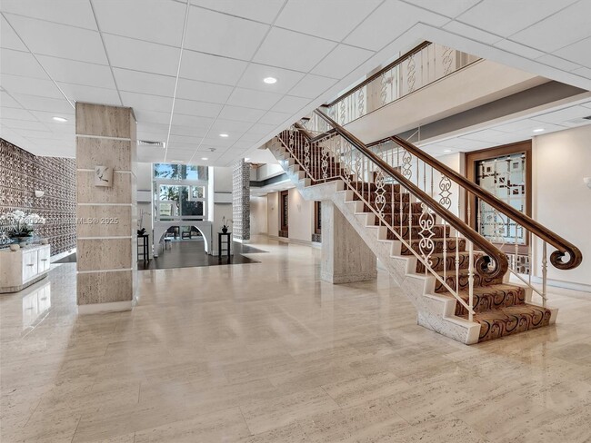 Building Photo - 2899 Collins Ave