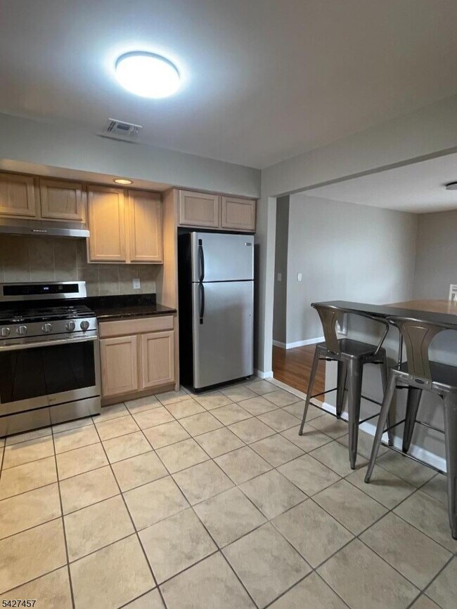 Building Photo - 254 Crystal St