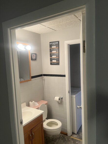 Building Photo - 505 W 53rd Ave