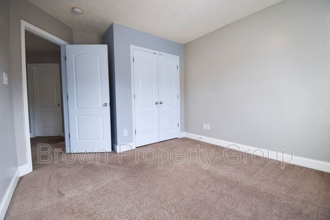 Building Photo - 131 Flag Ln