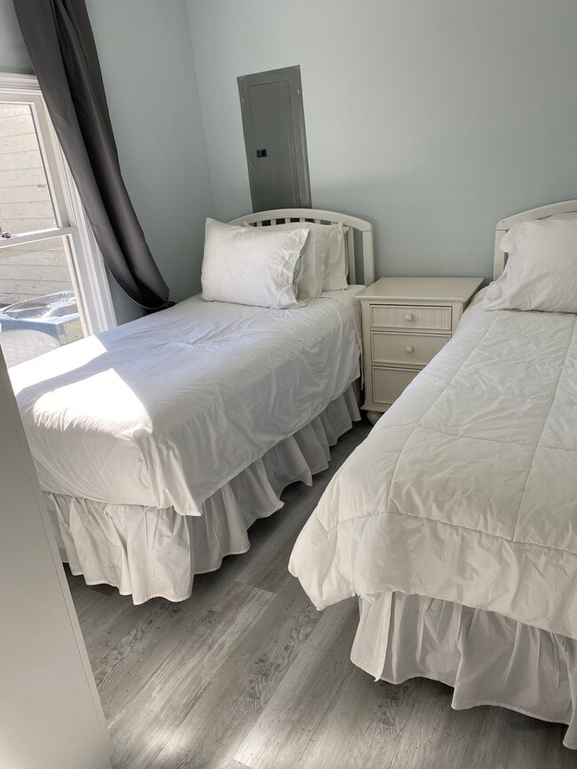 Building Photo - 749 1st St