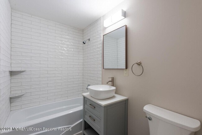 Building Photo - 297 Shore Dr