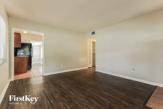 Building Photo - 10112 N Ashley St