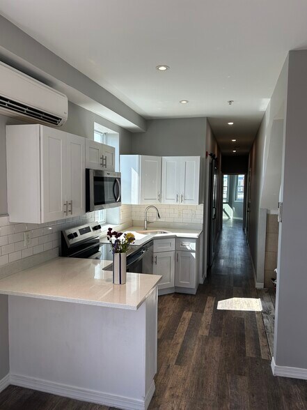 Building Photo - 1151 S 52nd St
