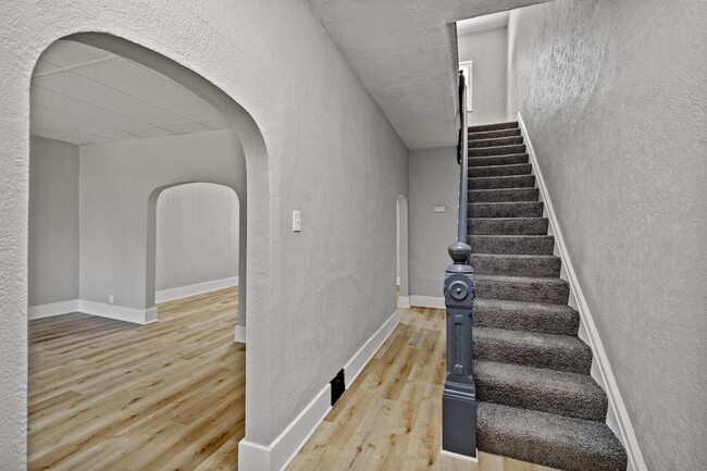 Building Photo - Gorgeous 4 bedroom home in Pittsburgh avai...