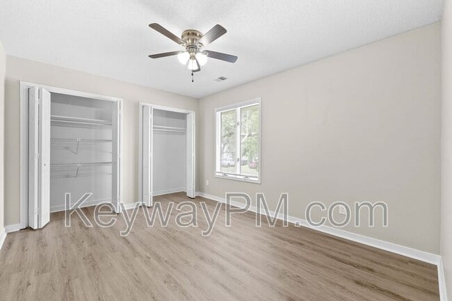 Building Photo - 107 Robinwood Dr