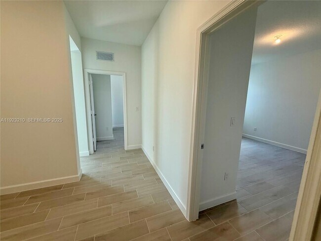 Building Photo - 19600 Whispering Crk Rd