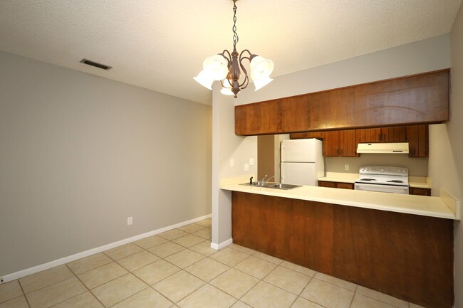 Building Photo - 1 Wooddale Dr, Unit A