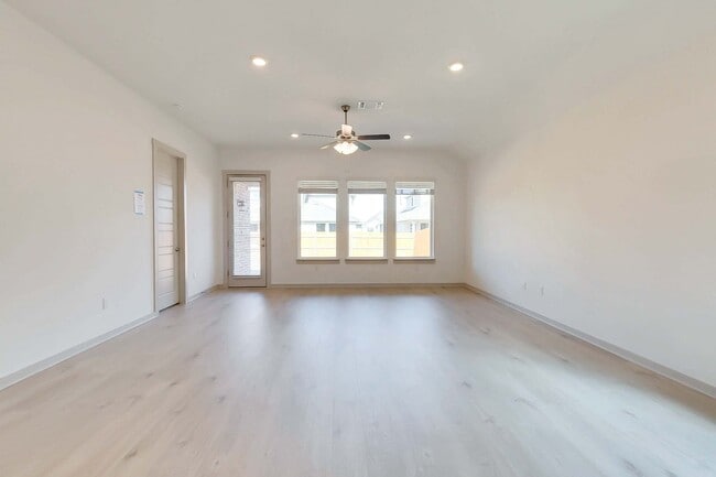 Building Photo - 408 Tinto St