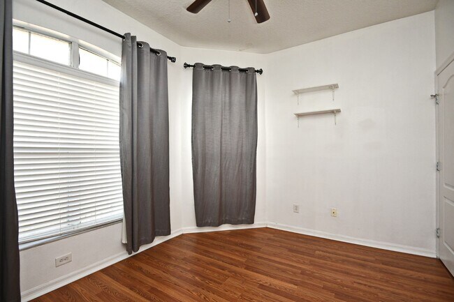 Building Photo - 692 Seabrook Ct