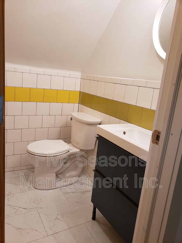 Primary Photo - 369 S Winooski Ave