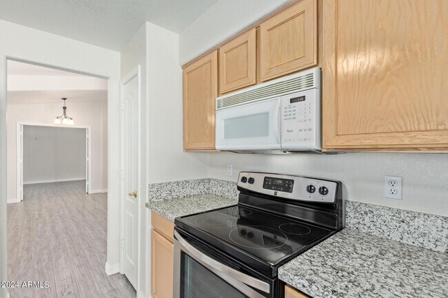 Building Photo - 10848 W Ventana Dr S