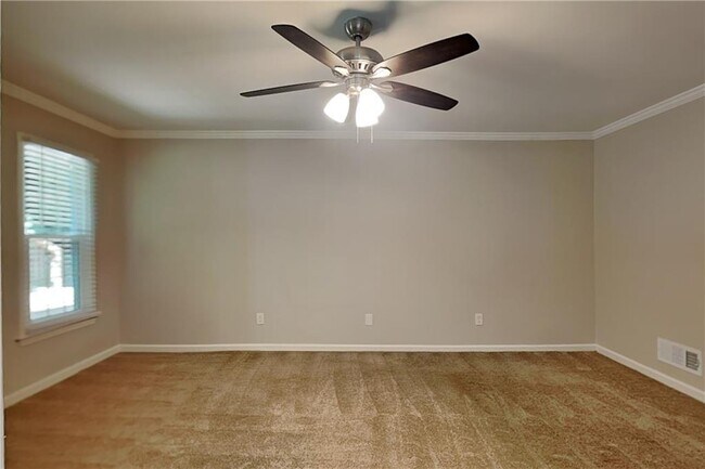 Building Photo - 5025 Oak Hollow Dr NW