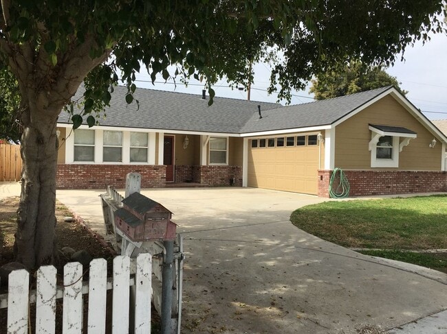 Primary Photo - 295 Redwood Ave