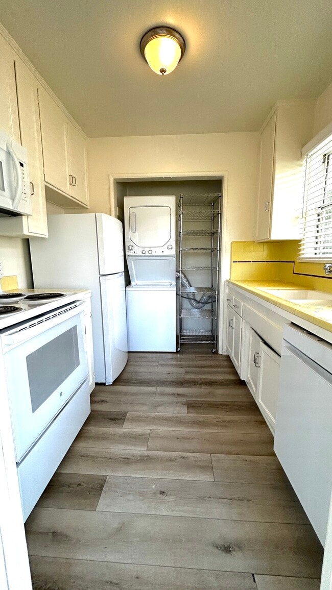 Building Photo - 251 S Church Ln