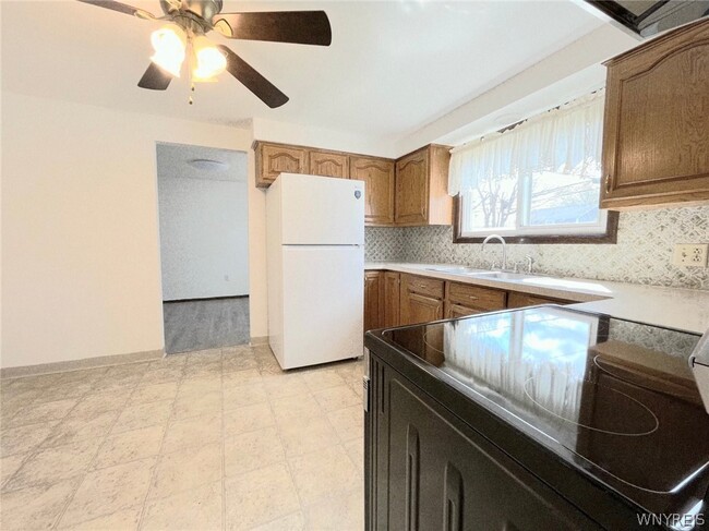 Building Photo - 182 Woodcrest Dr